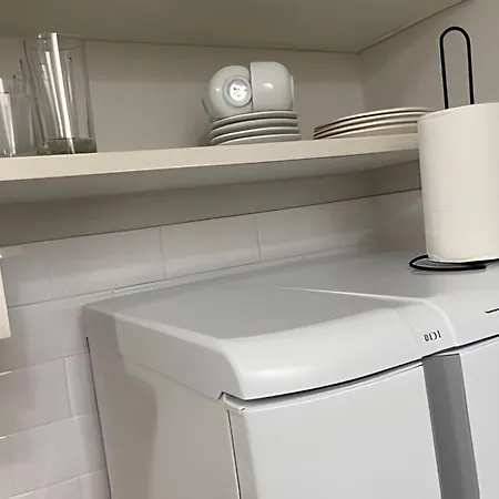 Apartamento a uma quadra da praia, com segurança 24 horas e serviços-2